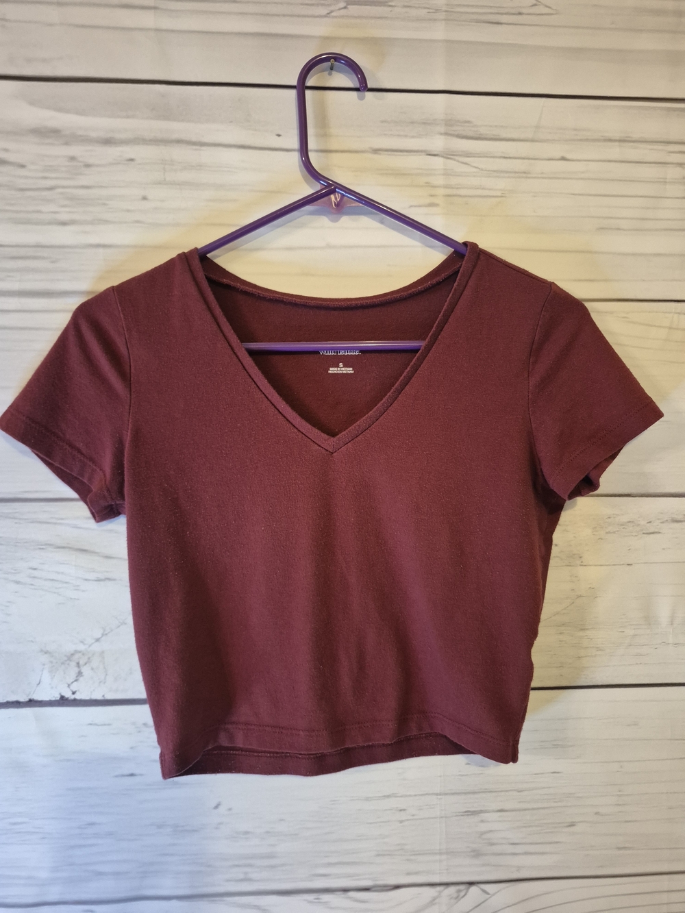 wild fable V‑Neck Short Sleeve Crop Top in Burgundy